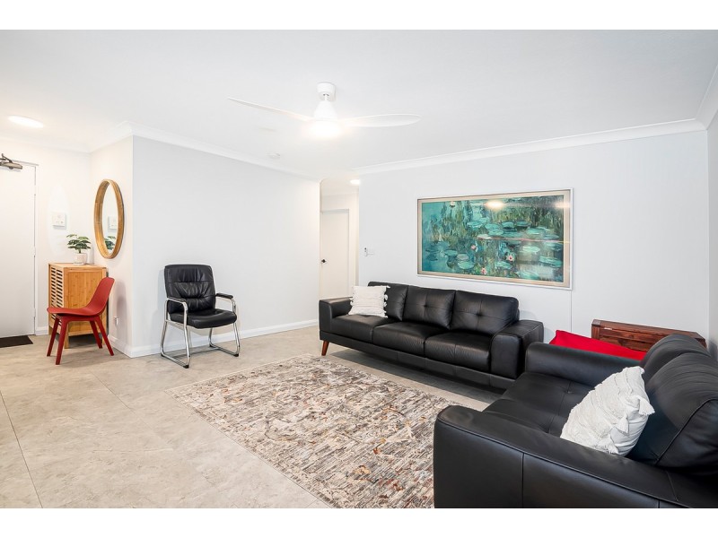 2/66 Surf Parade, Broadbeach QLD 4218