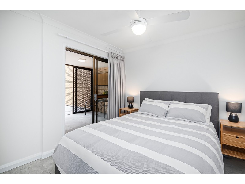 2/66 Surf Parade, Broadbeach QLD 4218