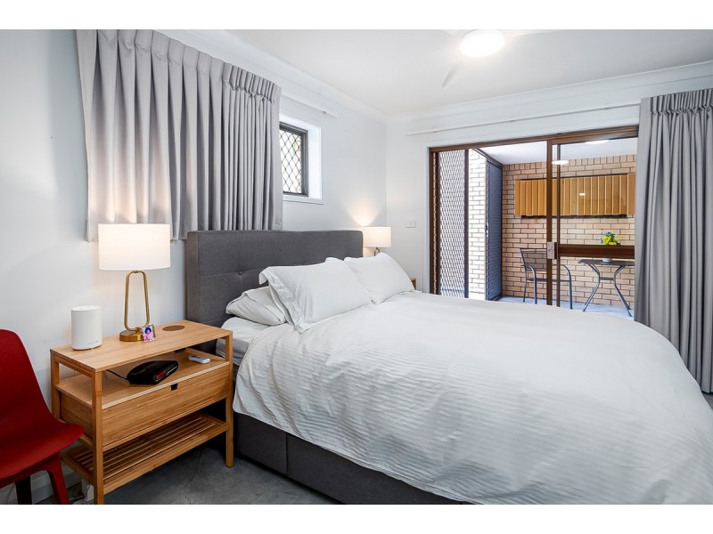 2/66 Surf Parade, Broadbeach QLD 4218