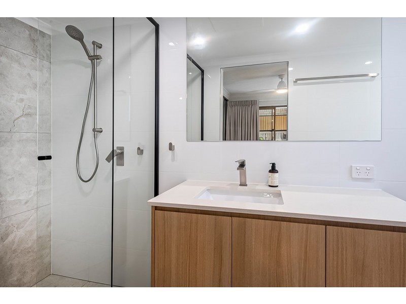 2/66 Surf Parade, Broadbeach QLD 4218