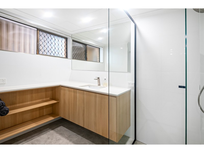 2/66 Surf Parade, Broadbeach QLD 4218