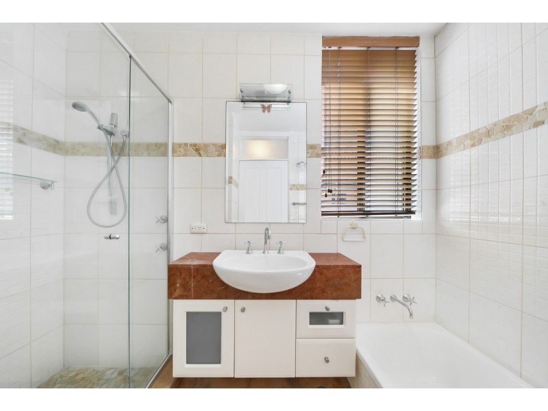 4/21 Britannia Avenue, Broadbeach QLD 4218
