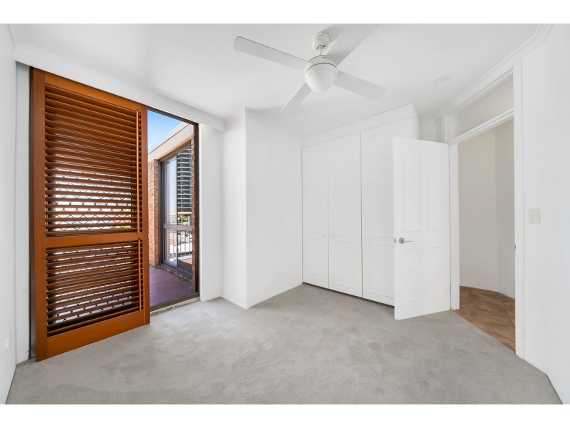 4/21 Britannia Avenue, Broadbeach QLD 4218