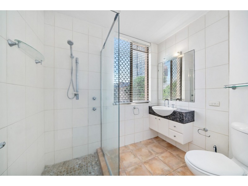 4/21 Britannia Avenue, Broadbeach QLD 4218