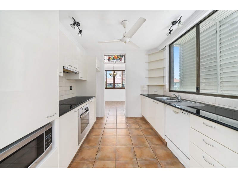 4/21 Britannia Avenue, Broadbeach QLD 4218