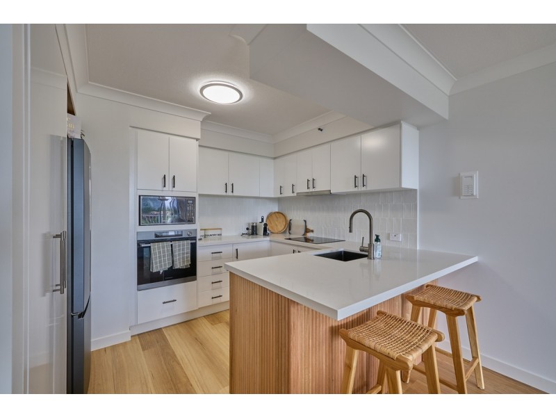 1052/2633 Gold Coast Highway, Broadbeach QLD 4218