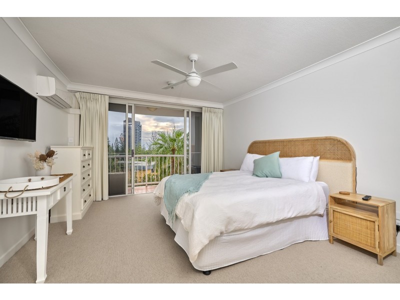 1052/2633 Gold Coast Highway, Broadbeach QLD 4218