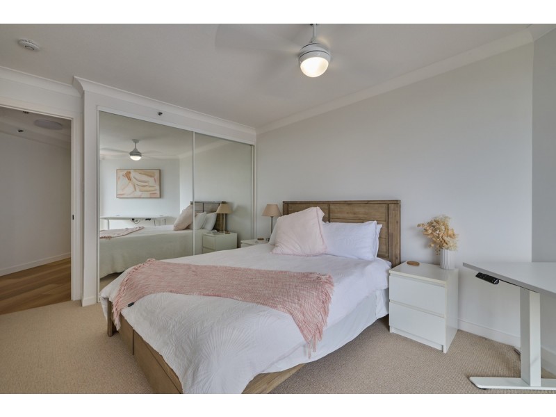 1052/2633 Gold Coast Highway, Broadbeach QLD 4218