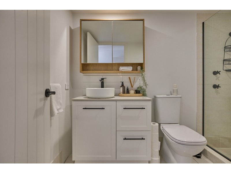 1052/2633 Gold Coast Highway, Broadbeach QLD 4218