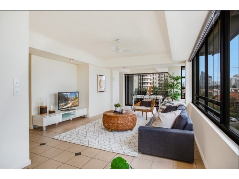 11/10 Albert Avenue, Broadbeach QLD 4218