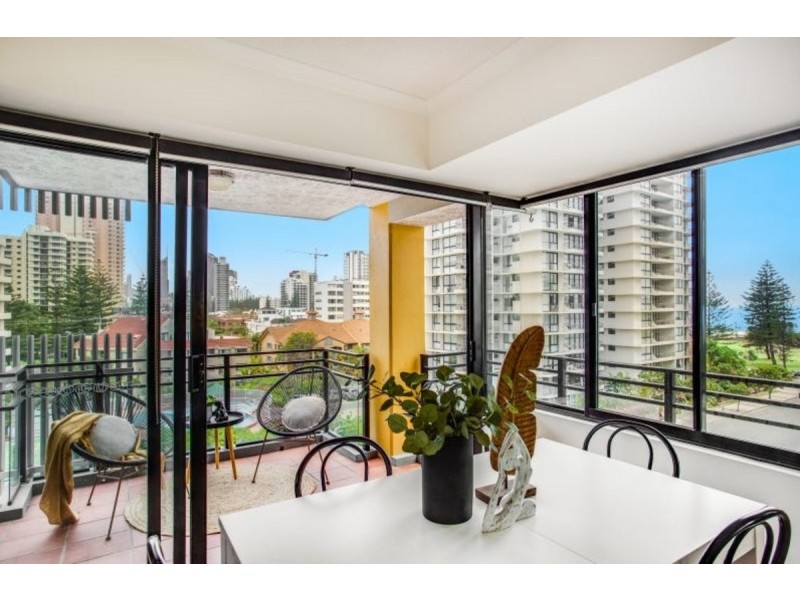 11/10 Albert Avenue, Broadbeach QLD 4218