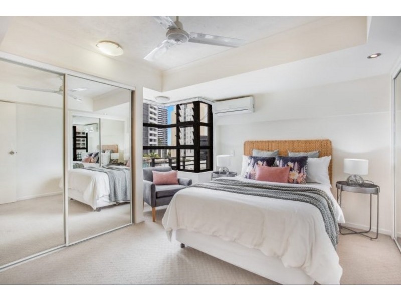 11/10 Albert Avenue, Broadbeach QLD 4218