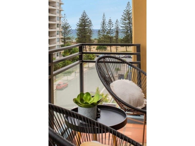 11/10 Albert Avenue, Broadbeach QLD 4218
