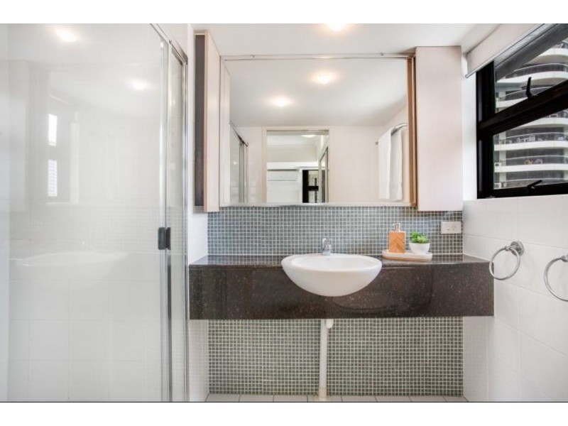 11/10 Albert Avenue, Broadbeach QLD 4218