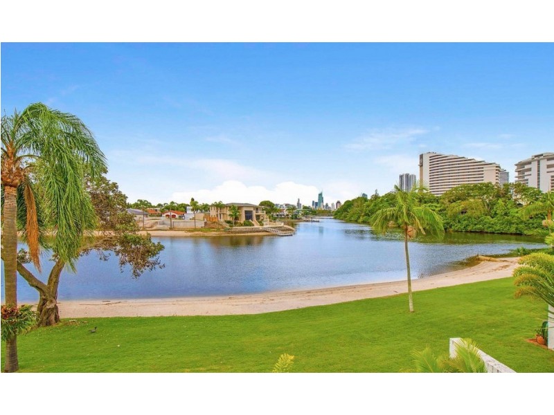 8/15-21 Hooker Boulevard, Broadbeach Waters QLD 4218