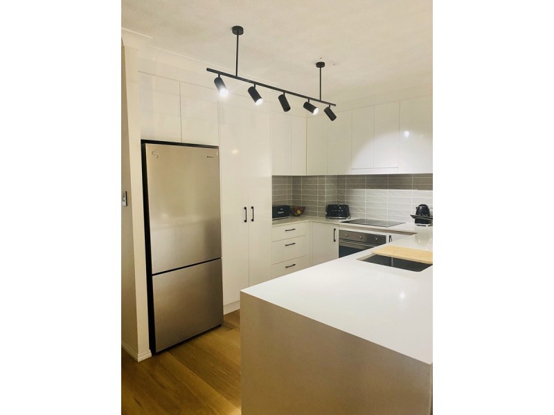 12/6 Fifth Avenue, Burleigh Heads QLD 4220