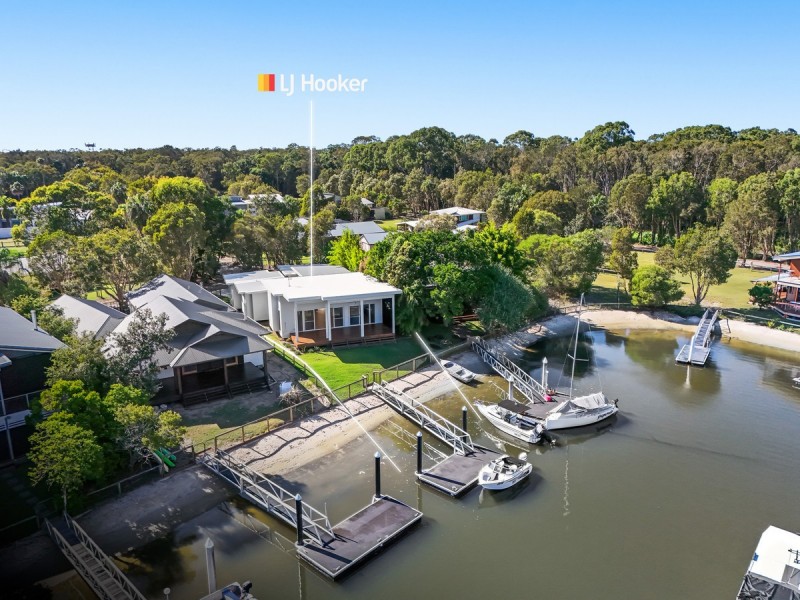 8 Kookaburra Crt, South Stradbroke QLD 4216