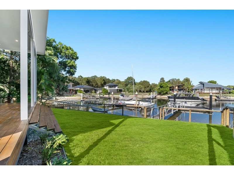 8 Kookaburra Crt, South Stradbroke QLD 4216
