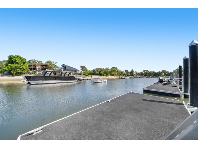 8 Kookaburra Crt, South Stradbroke QLD 4216