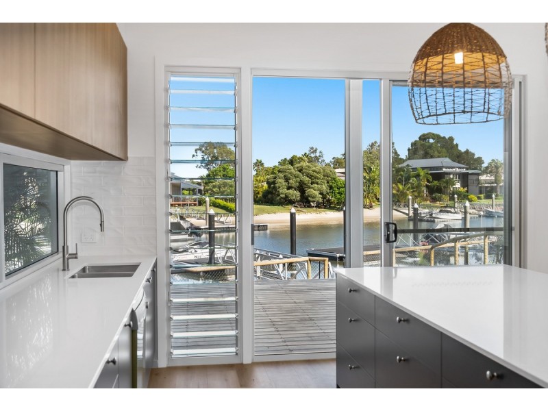 8 Kookaburra Crt, South Stradbroke QLD 4216