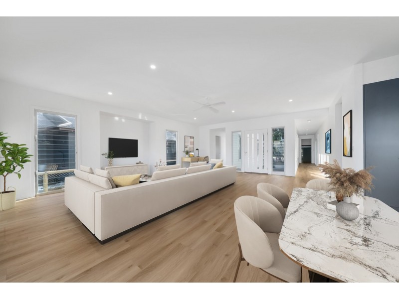 8 Kookaburra Crt, South Stradbroke QLD 4216