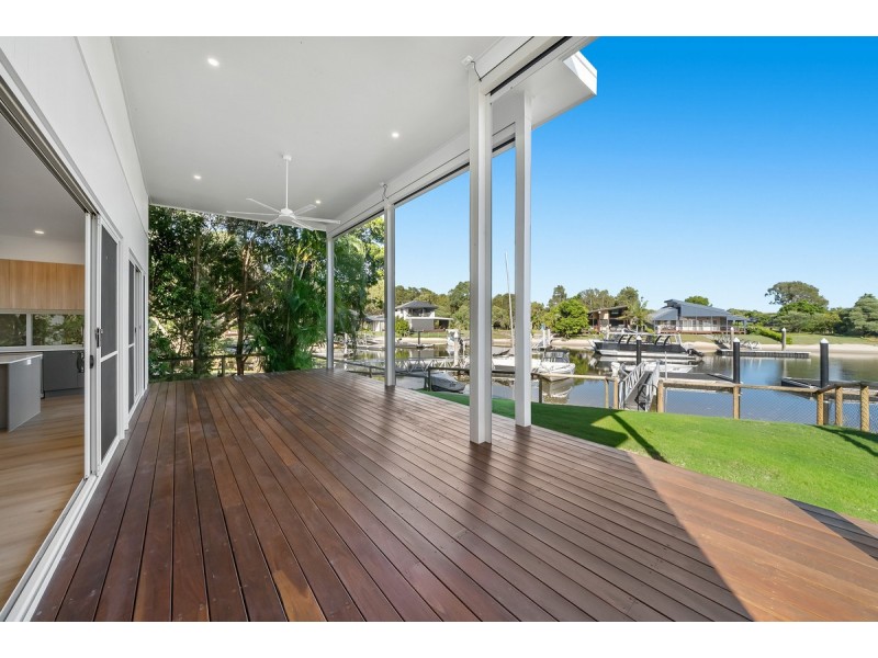 8 Kookaburra Crt, South Stradbroke QLD 4216