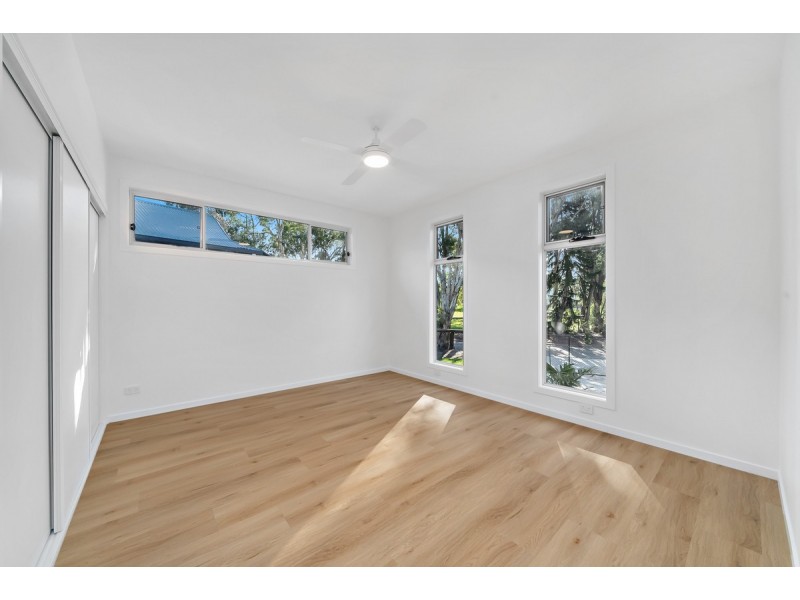 8 Kookaburra Crt, South Stradbroke QLD 4216