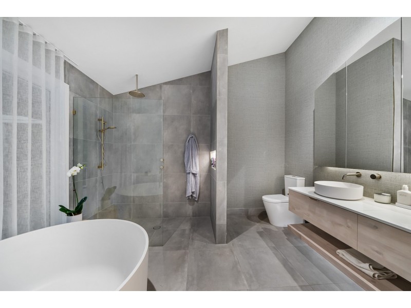 587 Guanaba Creek Road, Guanaba QLD 4210