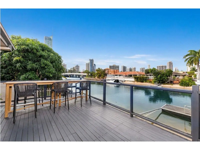 6 St Andrews Avenue, Surfers Paradise QLD 4217
