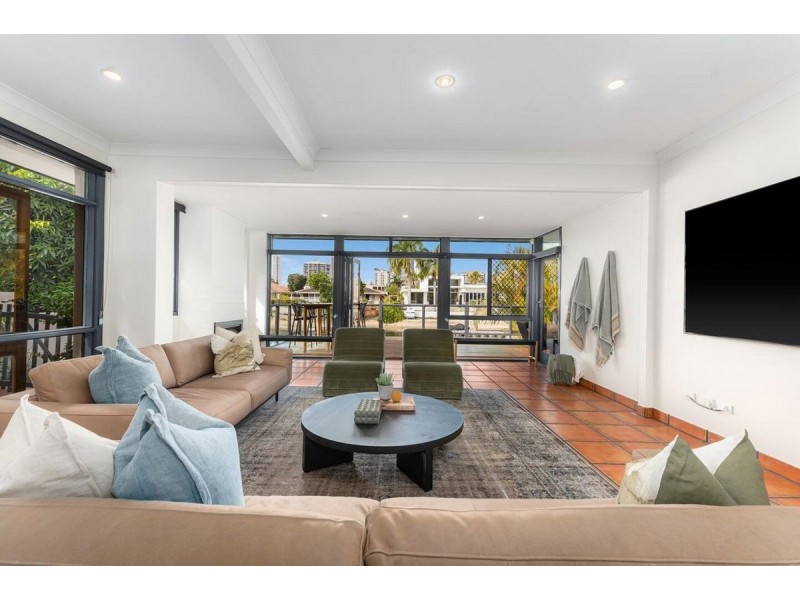 6 St Andrews Avenue, Surfers Paradise QLD 4217