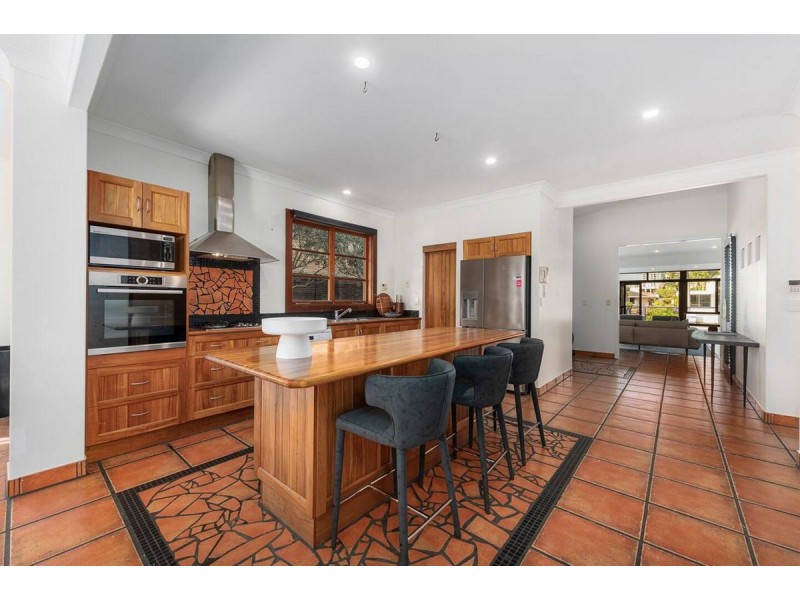 6 St Andrews Avenue, Surfers Paradise QLD 4217