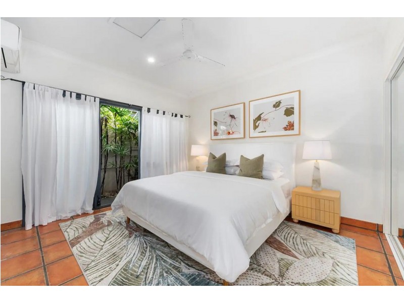 6 St Andrews Avenue, Surfers Paradise QLD 4217