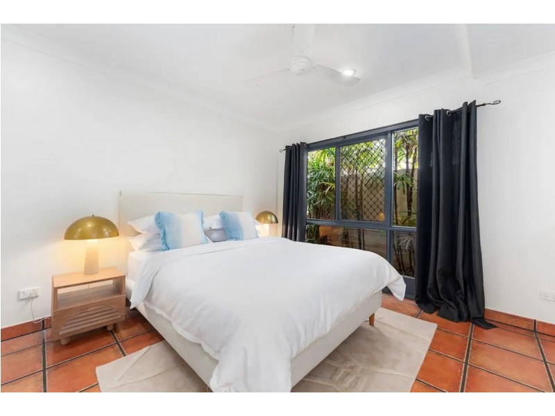 6 St Andrews Avenue, Surfers Paradise QLD 4217