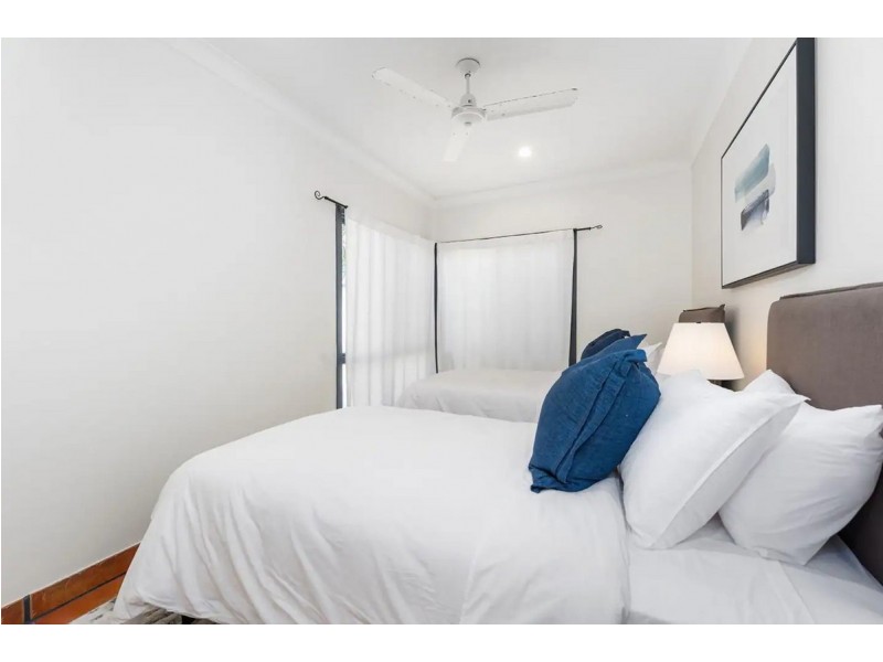 6 St Andrews Avenue, Surfers Paradise QLD 4217