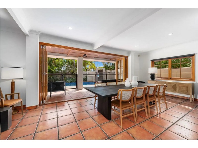 6 St Andrews Avenue, Surfers Paradise QLD 4217