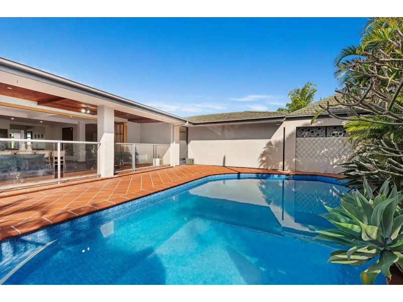 6 St Andrews Avenue, Surfers Paradise QLD 4217