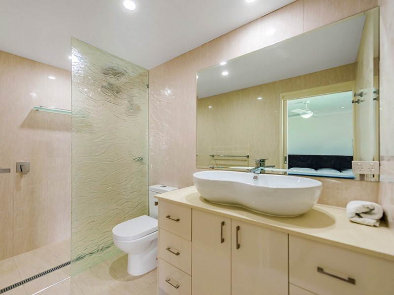 11/8 Queensland Avenue, Broadbeach QLD 4218