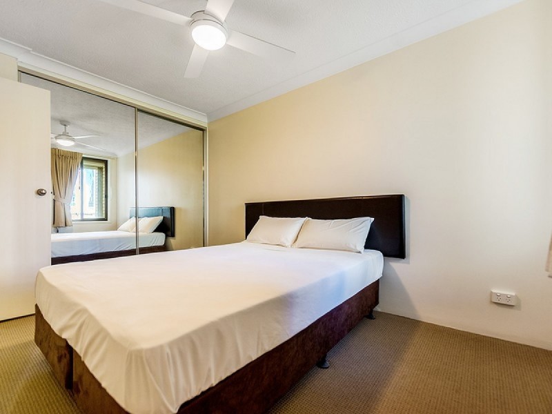 11/8 Queensland Avenue, Broadbeach QLD 4218