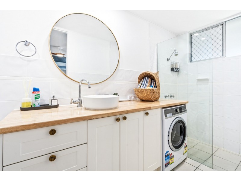 602/2 Queensland Avenue, Broadbeach QLD 4218