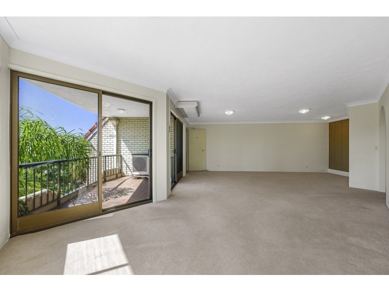9/8-10 Queensland Avenue, Broadbeach QLD 4218