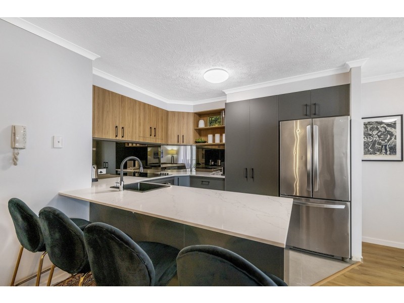 9/32 Second Avenue, Broadbeach QLD 4218