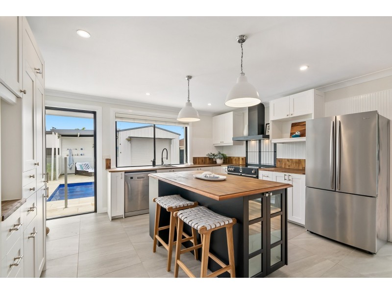 140 Burleigh Street, Burleigh Waters QLD 4220