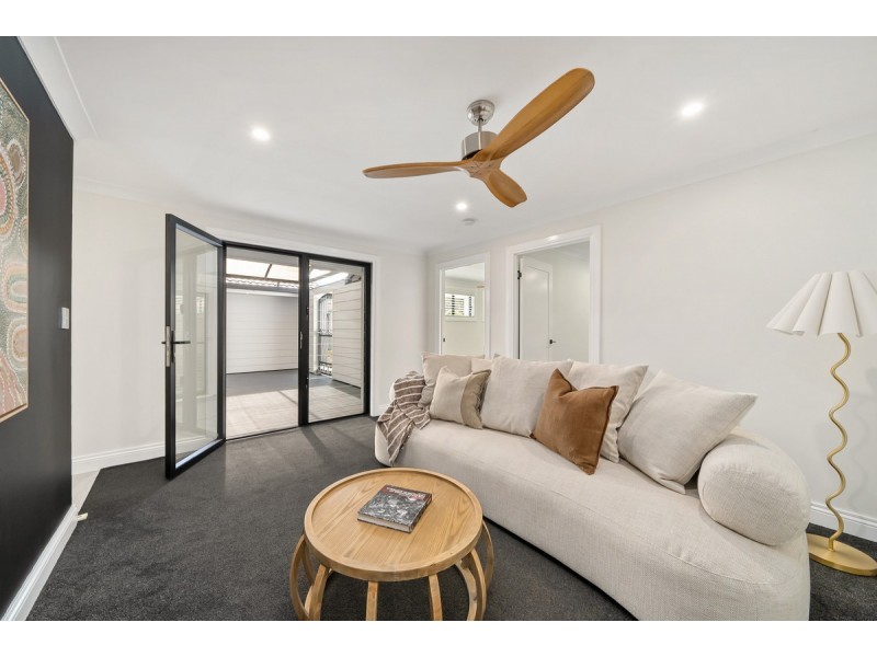 140 Burleigh Street, Burleigh Waters QLD 4220