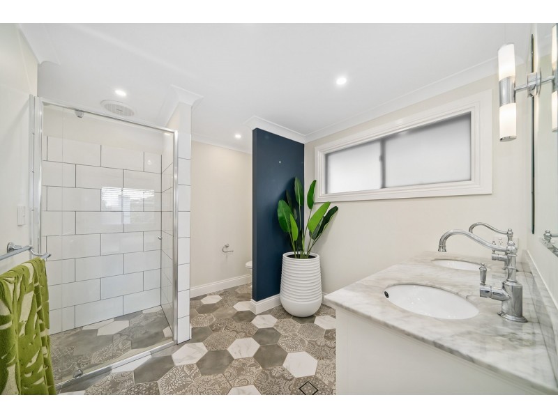 140 Burleigh Street, Burleigh Waters QLD 4220