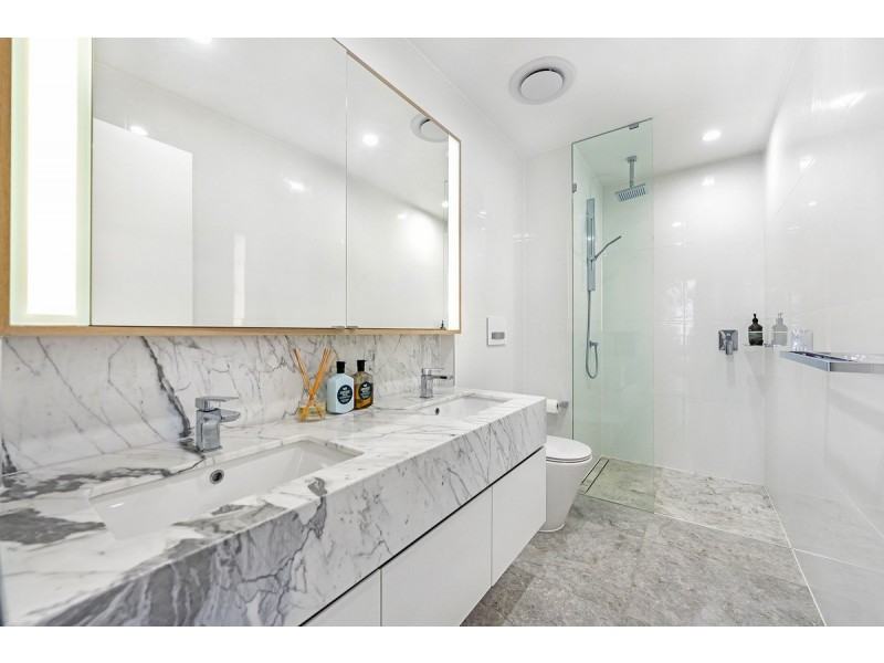 502/95 Old Burleigh Road, Broadbeach QLD 4218