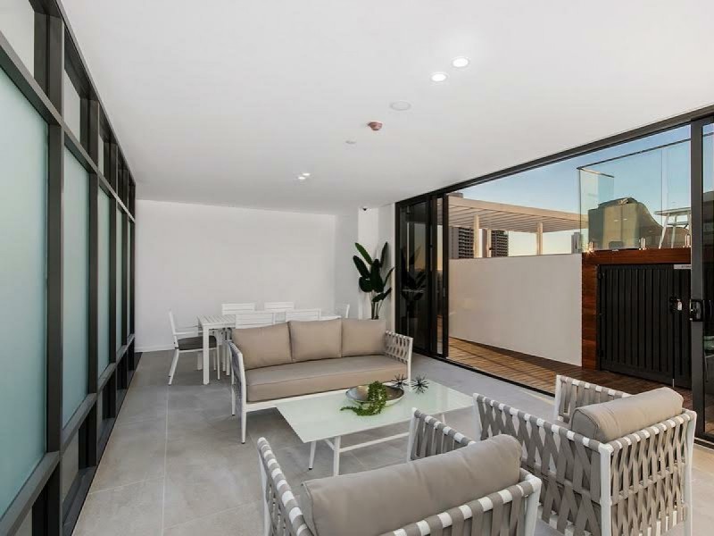 502/95 Old Burleigh Road, Broadbeach QLD 4218