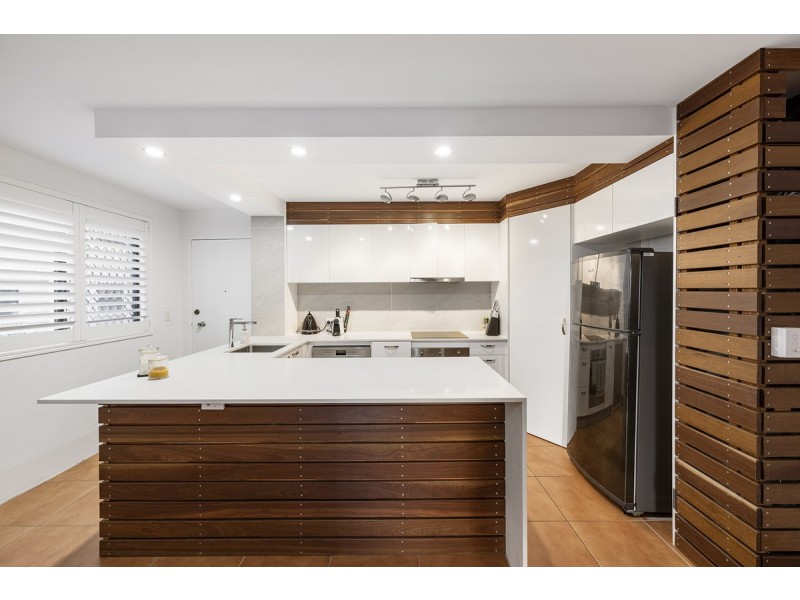 2/13 Britannia Avenue, Broadbeach QLD 4218