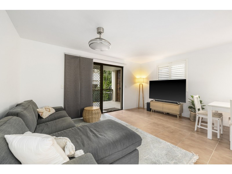 2/13 Britannia Avenue, Broadbeach QLD 4218