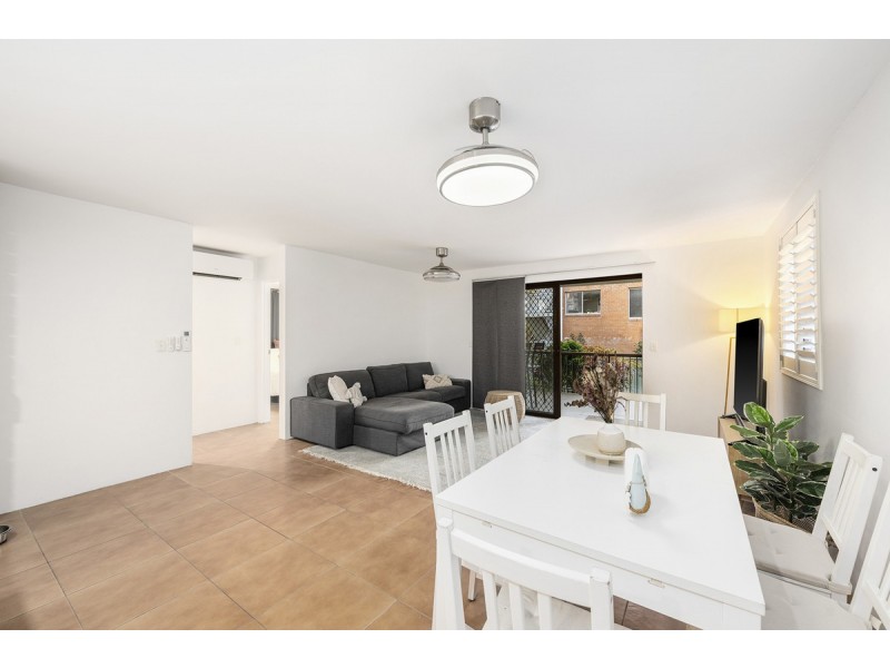 2/13 Britannia Avenue, Broadbeach QLD 4218