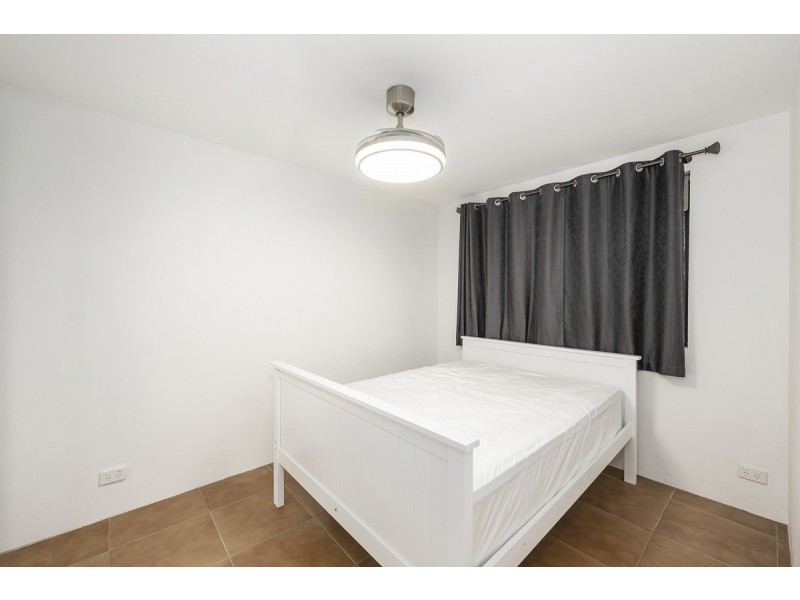 2/13 Britannia Avenue, Broadbeach QLD 4218